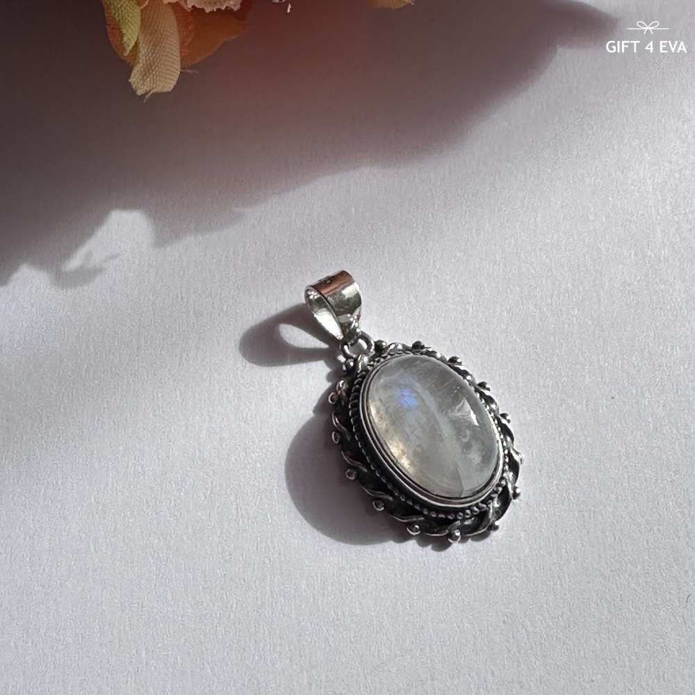 Gwen Moonstone 925 Silver Pendant