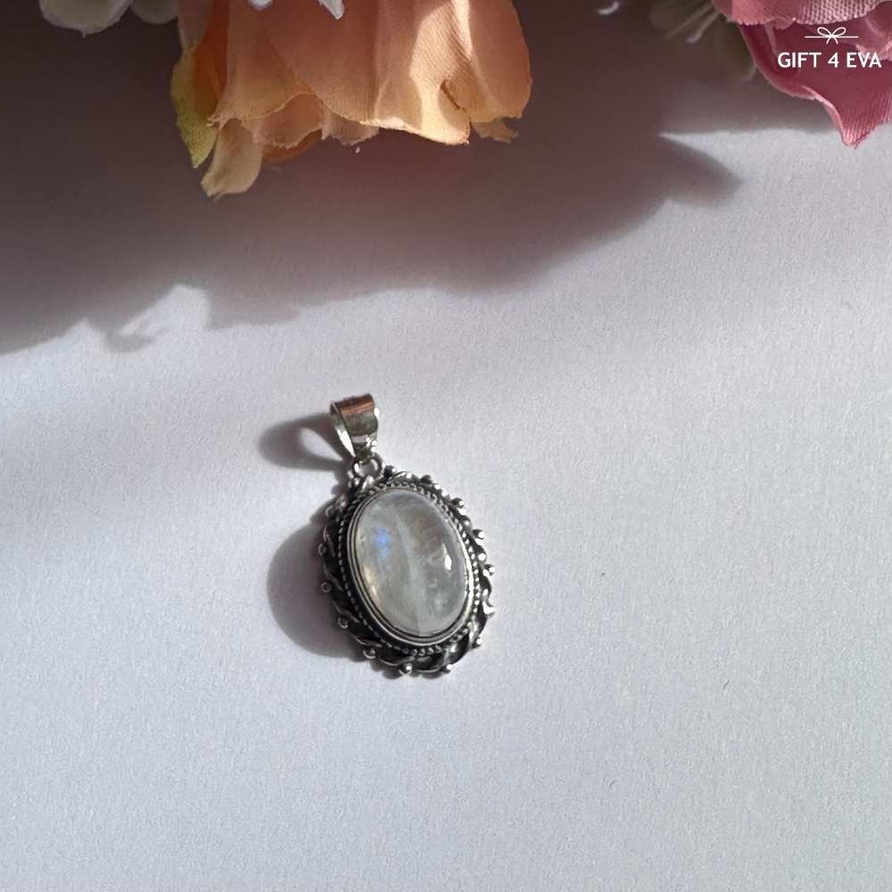 Gwen Moonstone 925 Silver Pendant