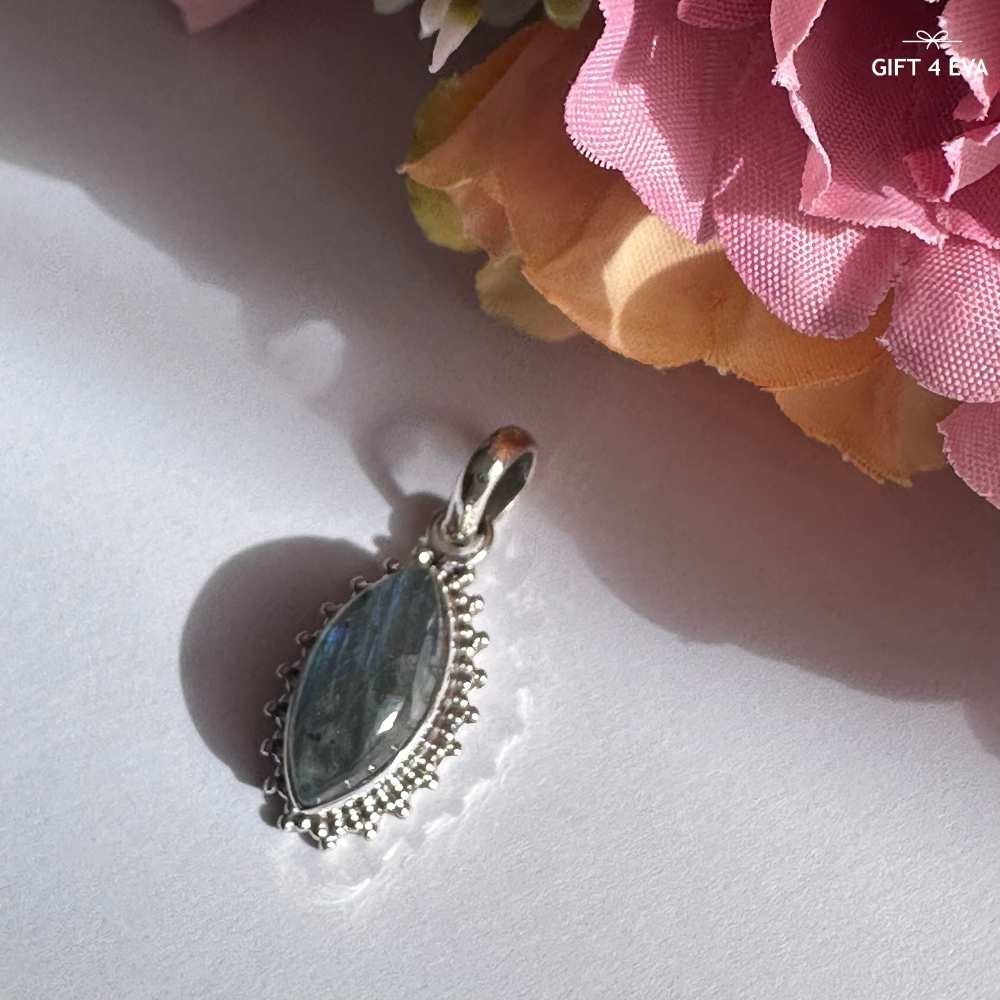 Jennifer Labradorite 925 Silver Pendant